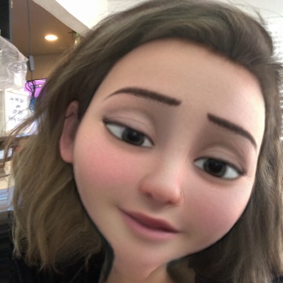 Meet your Posher, Alyssa - Picture 1 of 1